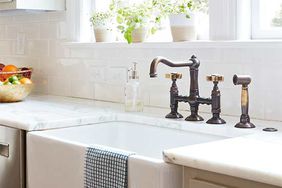 farmhouse sink with oil-rubbed bronze faucet