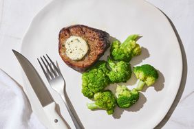 Filet mignon and steamed broccoli