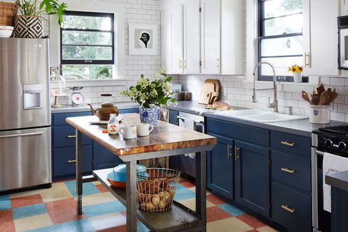 Kitchen with multicolor linoleum floor