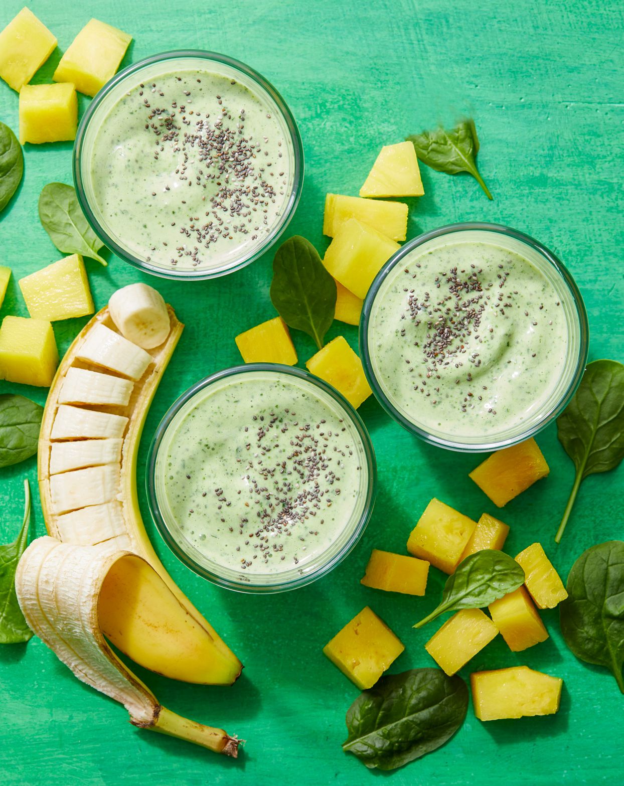 Pineapple-Spinach Smoothies with sliced banana