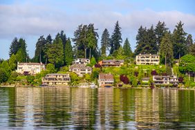 Waterfront homes in Bellevue, Washington-USA